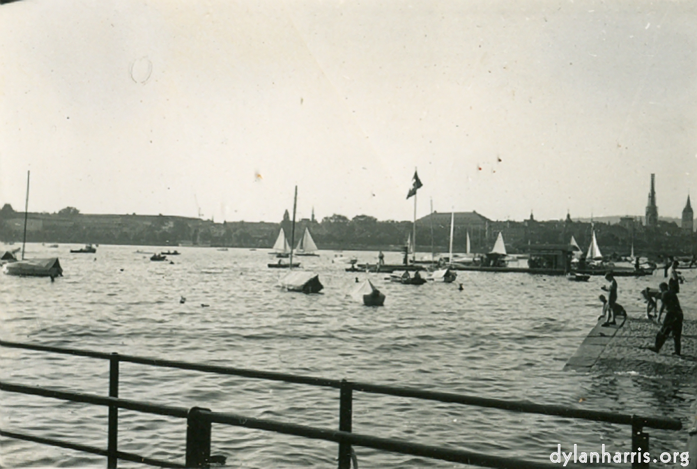 image: Looking towards the City from the Utoquai near Frascatis.