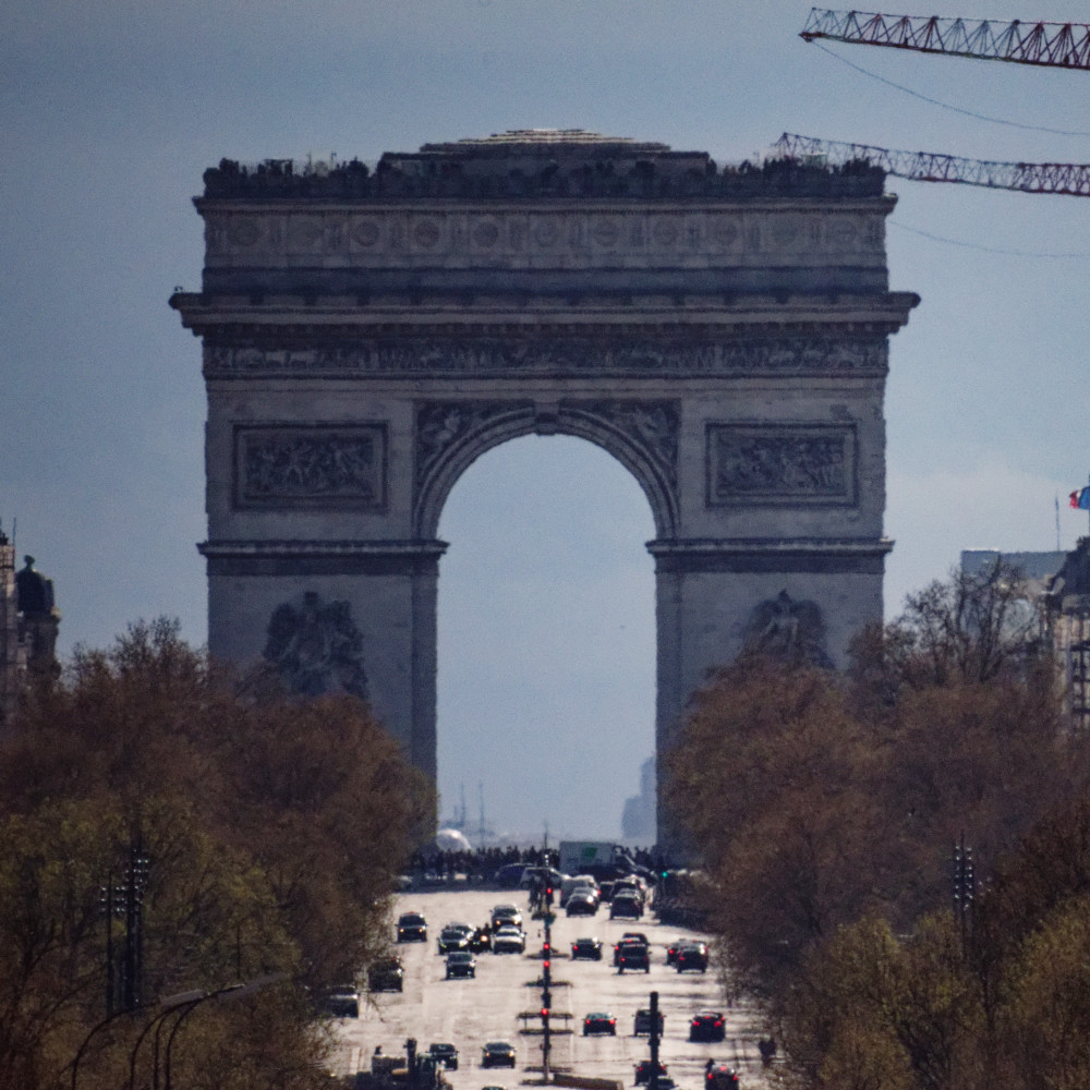 image: This is ‘la défense (lxxvii) 6’.