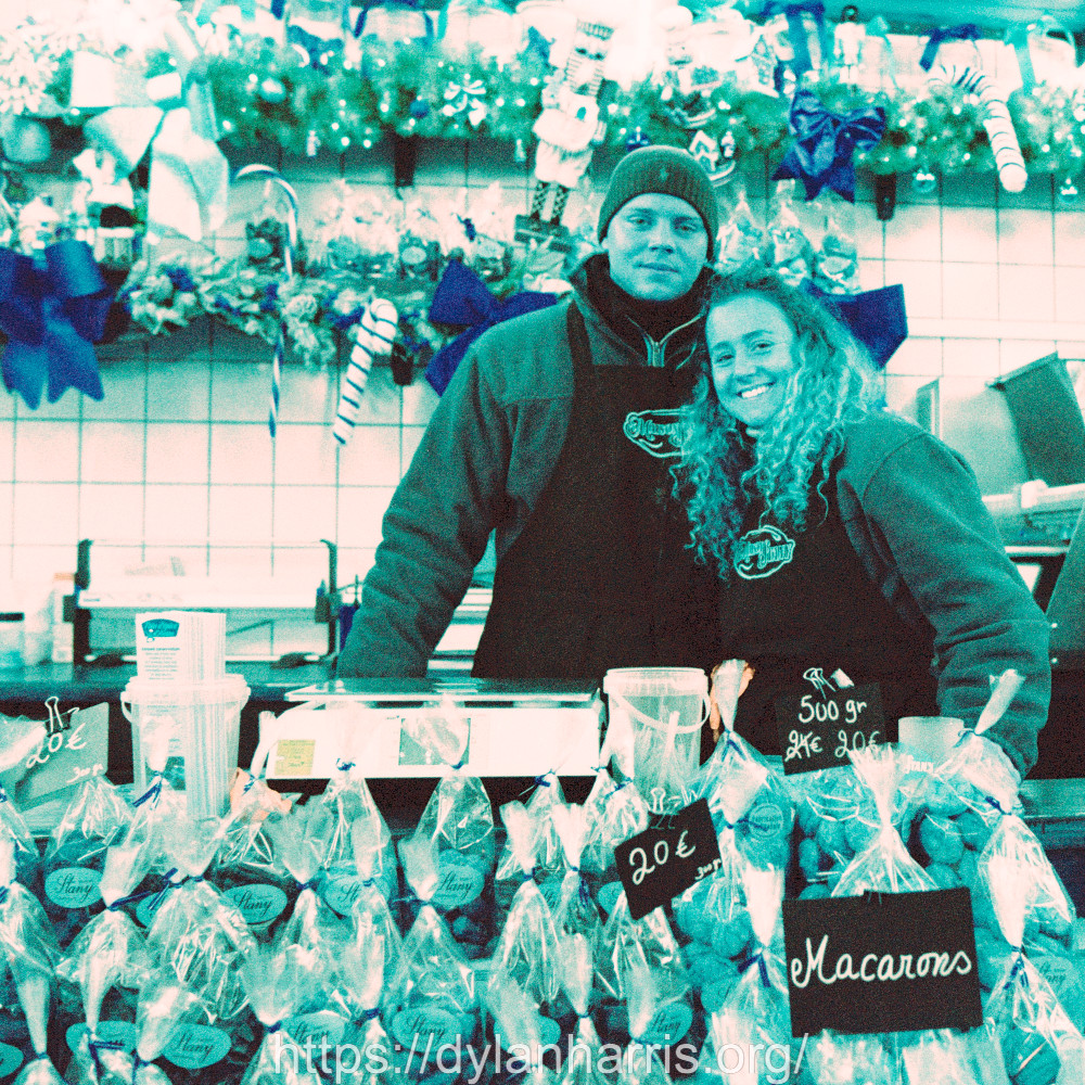 image: This is ‘christmas market (iii) 9’.