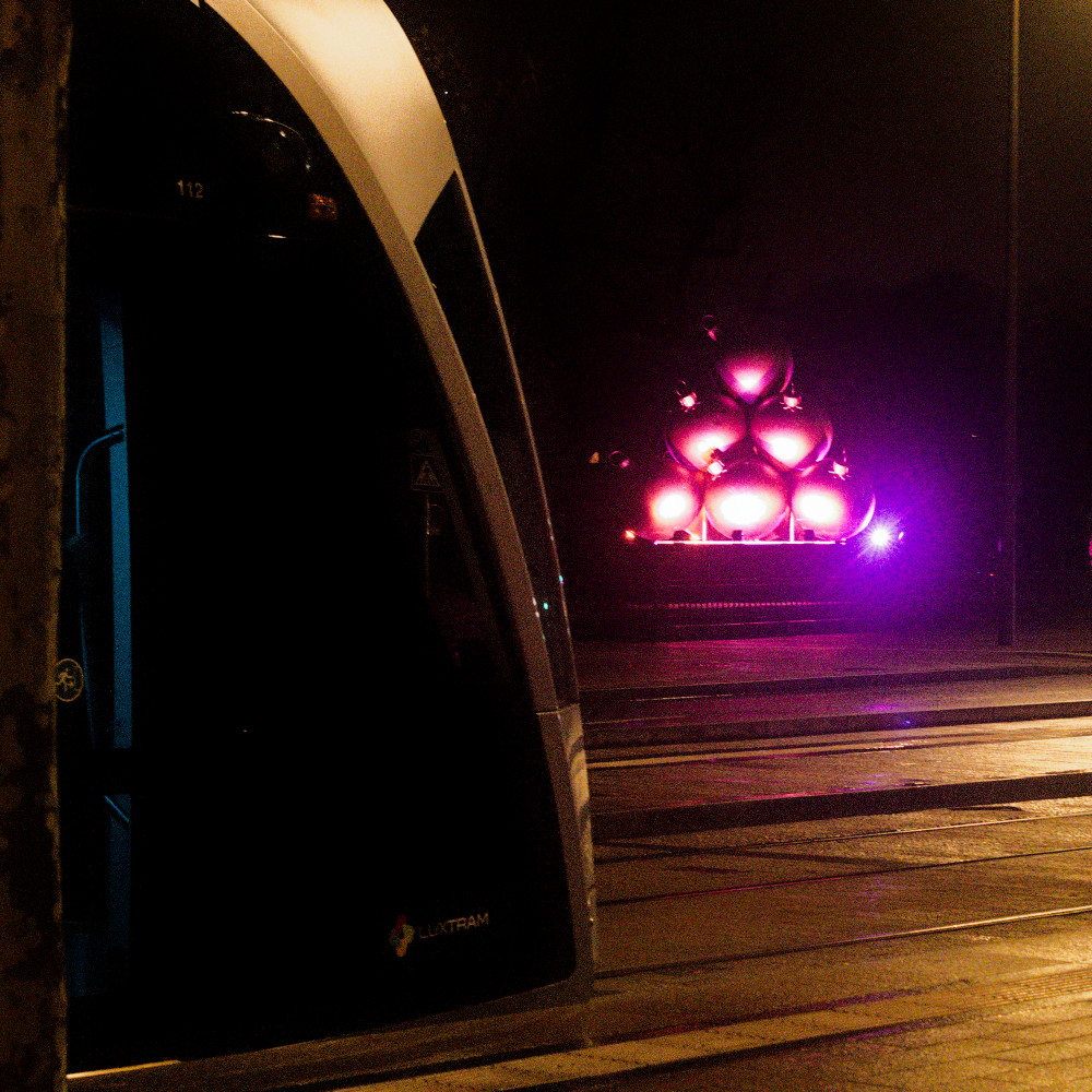 image: This is ‘
tram (iv) 2
’.