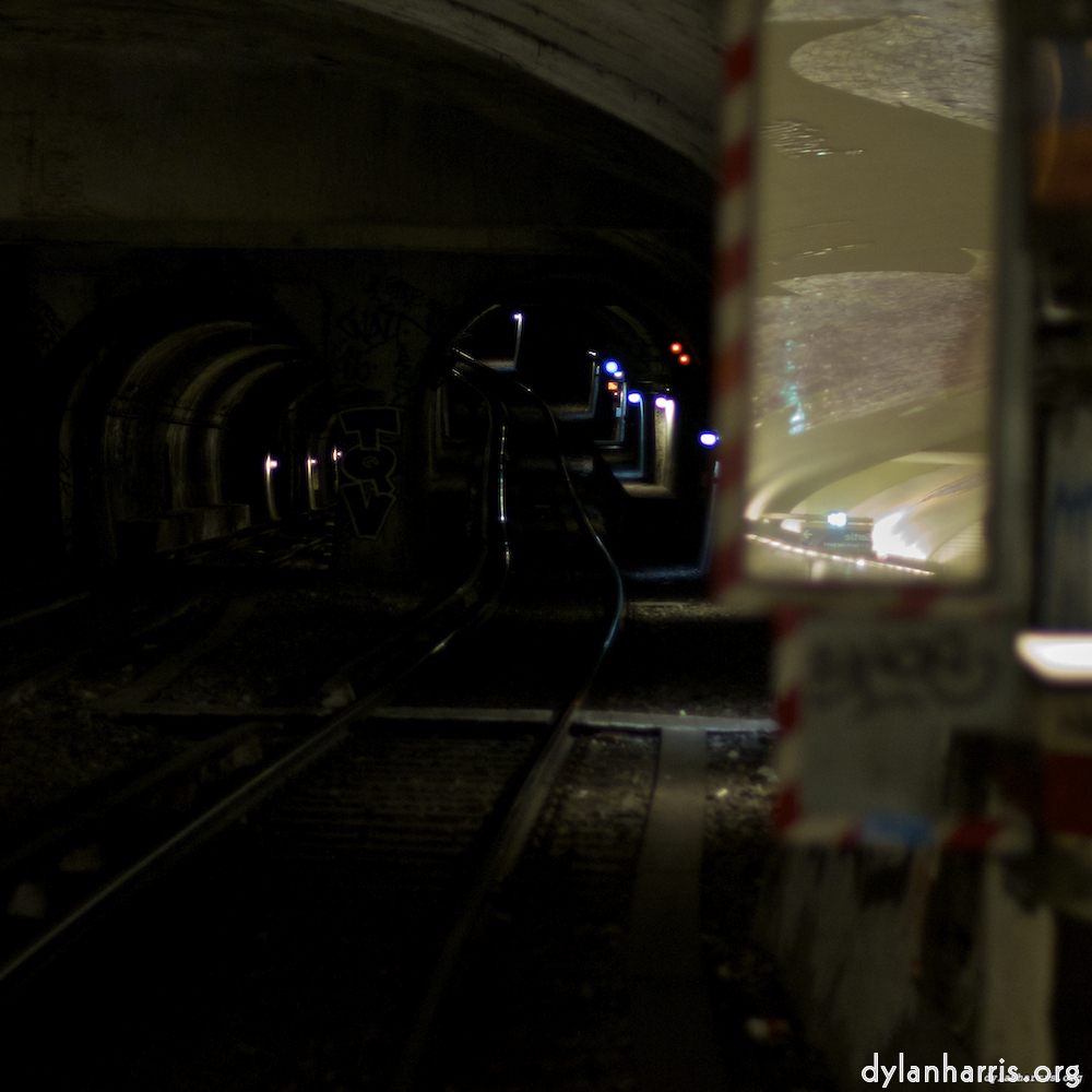 image: Heir ist ‘metro (iv) 5’.